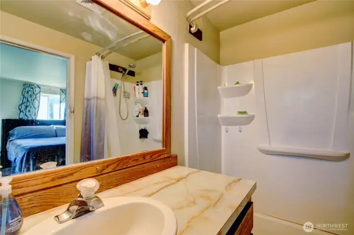 En-suite bathroom off primary bedroom. En-suite bathroom off primary bedroom.
