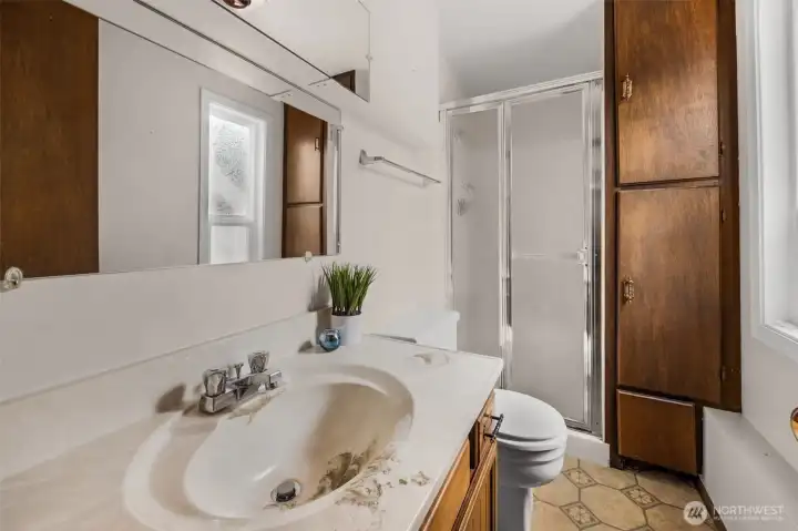 Lower Bath Shower
