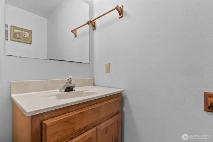 lower level 1/2 bath