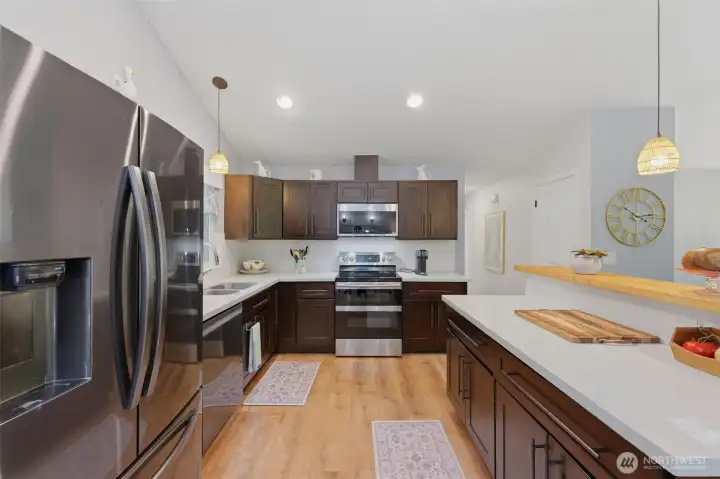 New dishwasher & microwave and newer stove with lots of counter space! New dishwasher & microwave and newer stove with lots of counter space!