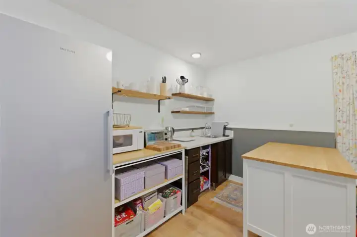 Designated kitchenette area Designated kitchenette area