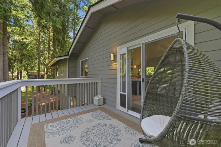 Relax and enjoy nature all around you on the upper deck Relax and enjoy nature all around you on the upper deck