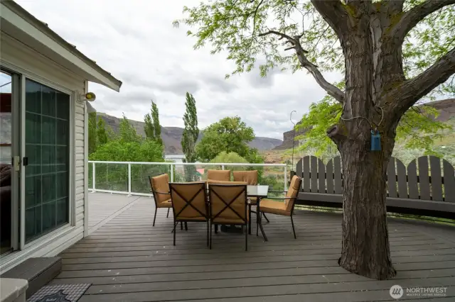 Entertainment size deck with built-in seating!