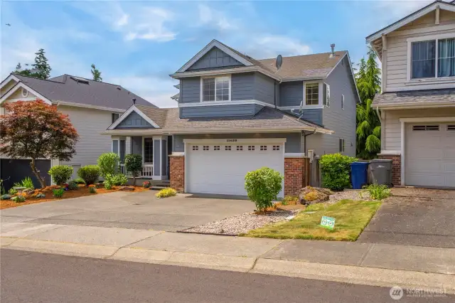 5 Beds and 3.25 baths plus media room, sauna, covered patio, and a fully equipped MIL