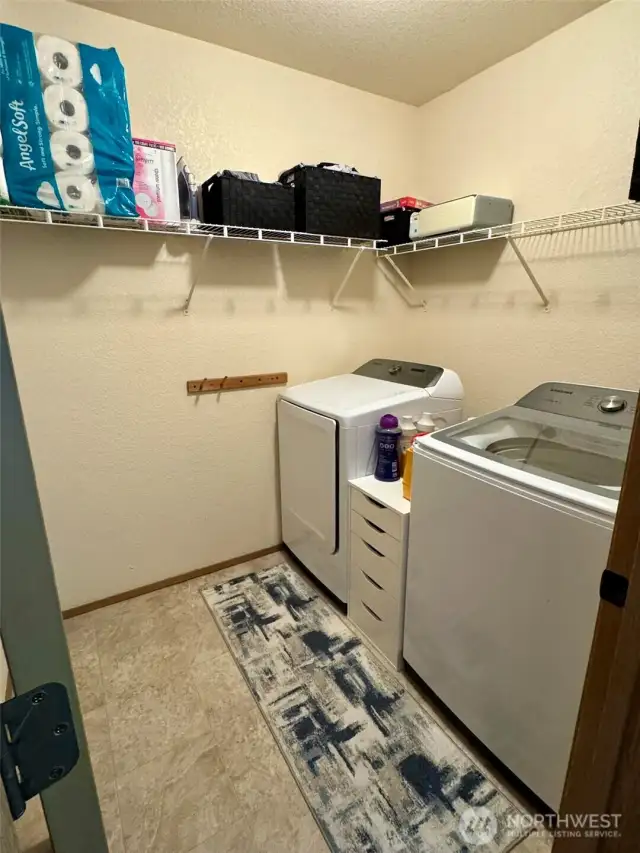 Laundry room - Lower level
