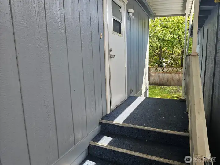 Covered 2nd entrance