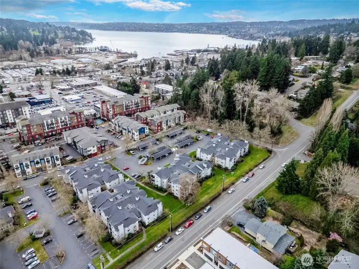 Fabulous location - just 0.3 miles to the Kenmore Park & Ride, and blocks to retail, the library, the Burke Gilman trail, and the post office.