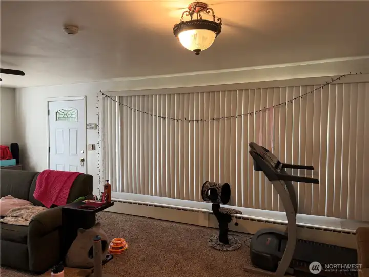 Big front window unit A