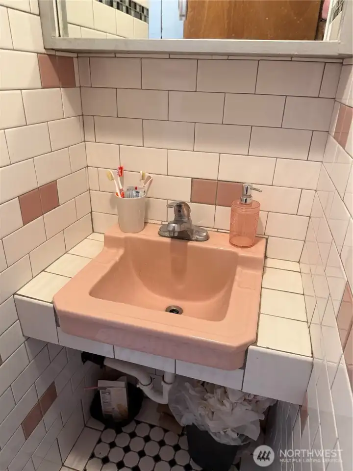 Retro sink unit A