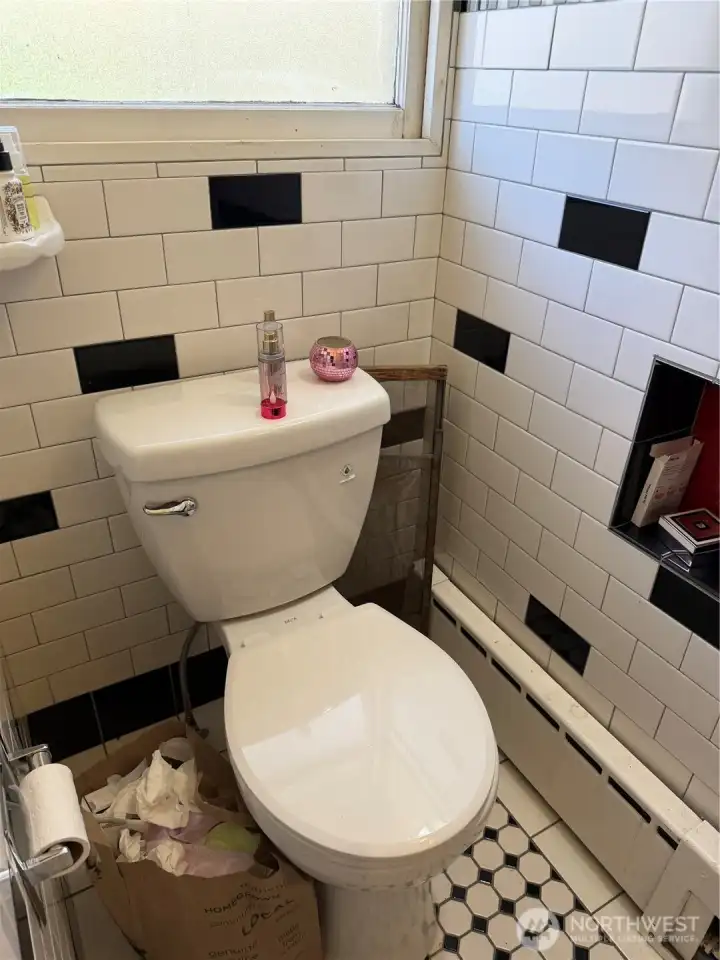 Retro half bathroom unit A