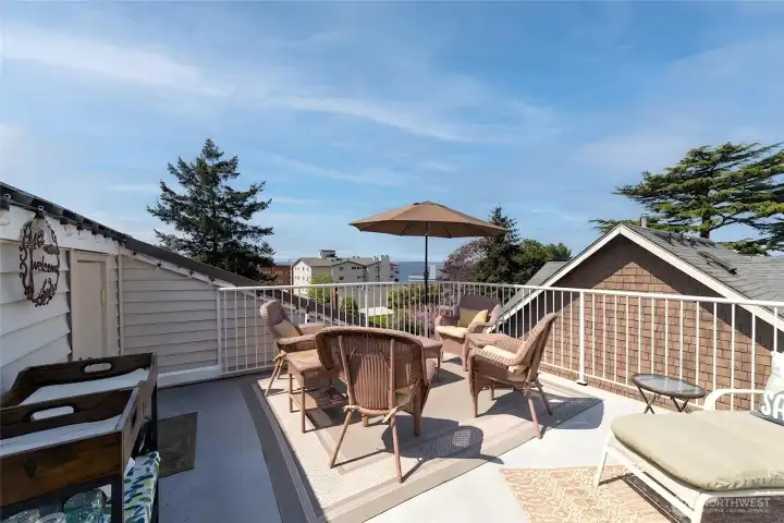 One of a Kind Rooftop deck with panoramic Sound and Alki Beach views