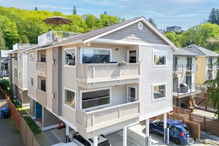 Deck off dining area overlooking the surrounding beachside neighborhood