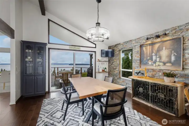 Unique feature wall in the dining room with live edge built in bar. Easy indoor outdoor flow
