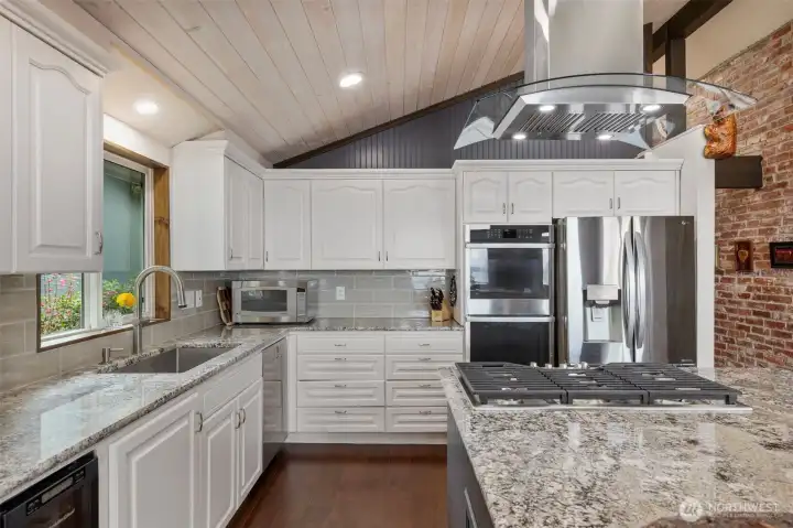 Super functional chefs dream kitchen.