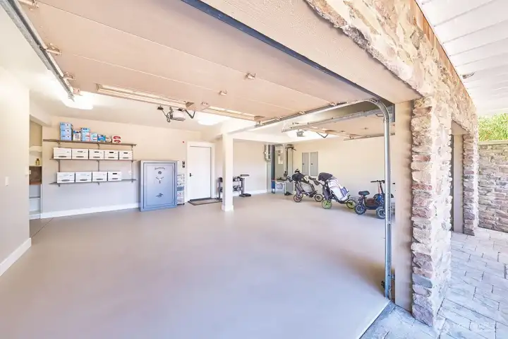 The fully finished 616 sqft garage provides additional flexibility, and would work for a fitness area, workshop, or just park your car/golf cart/e-bike!