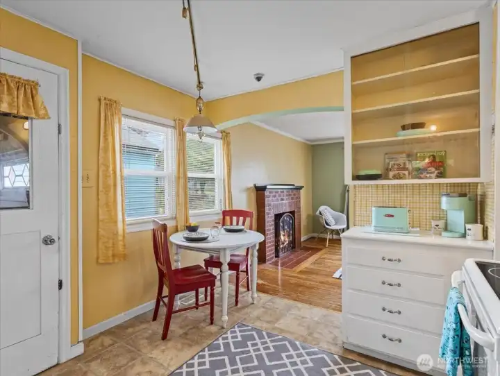 Kitchen w/ eating space, all appliances stay