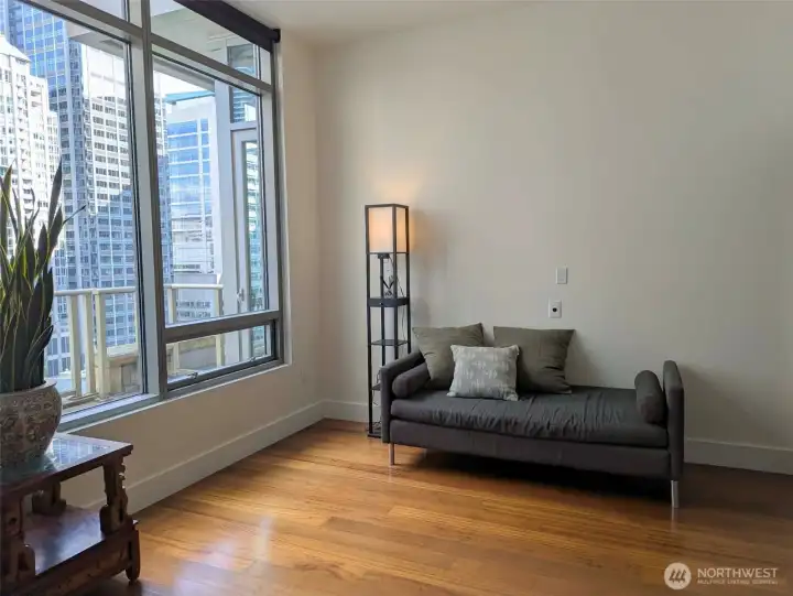 Second bedroom can be used as office - flex space