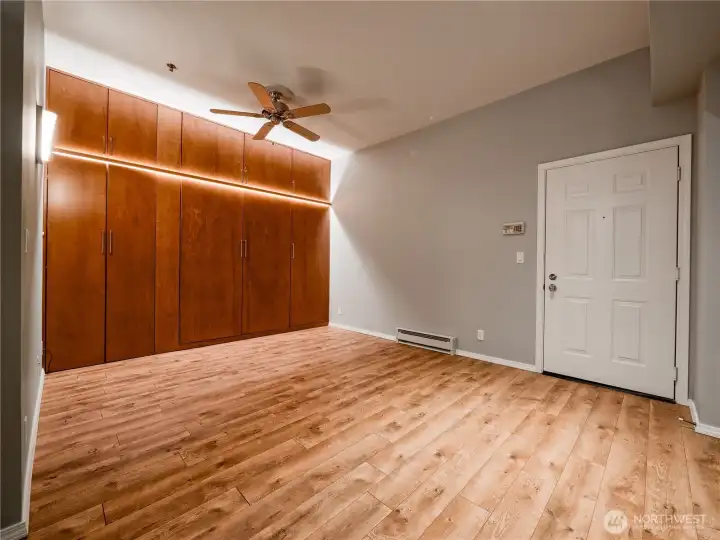 Den/Office (potential 2nd bedroom) Den/Office (potential 2nd bedroom)