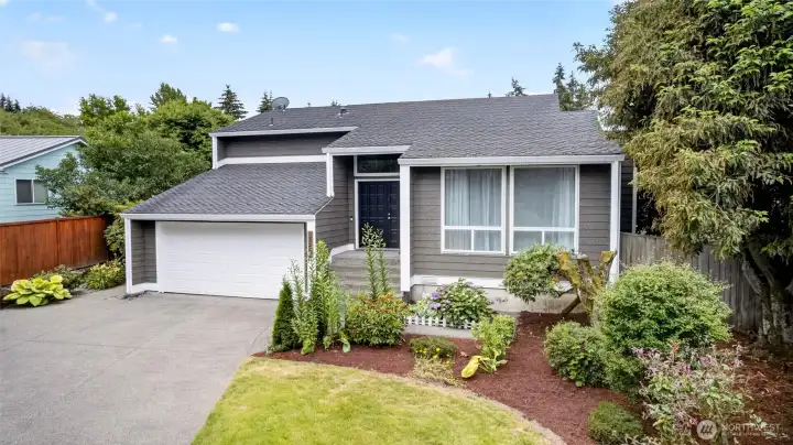 Nicely groomed front yard adds to this home's curb appeal!