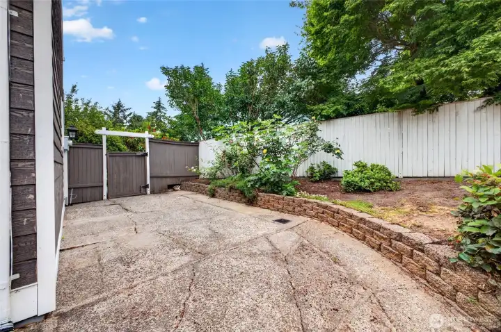 Paved patio area and raised garden add intrest to the landscaping!