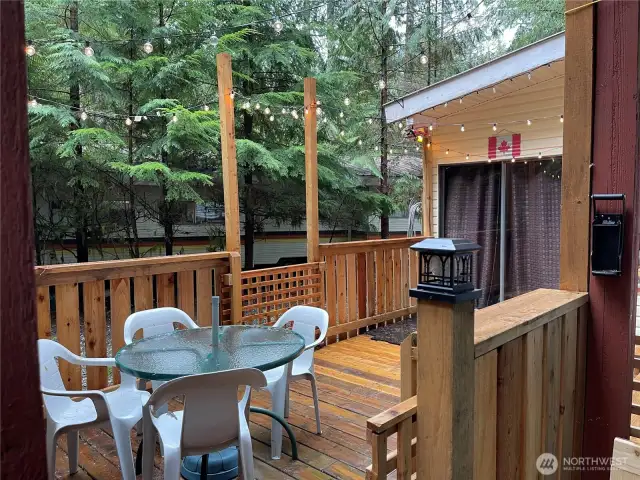 Deck in front