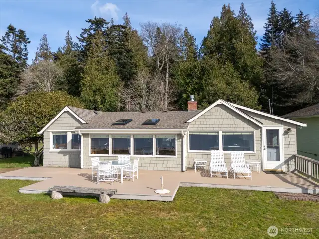 House at 4942 West Shore facing the water.