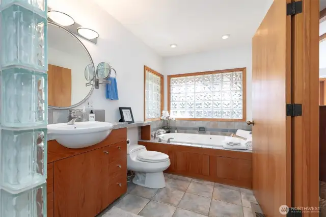 Primary Bathroom #1 - Tub