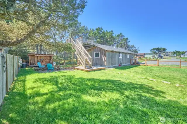 Lush yard, fully fenced for your Best Friends