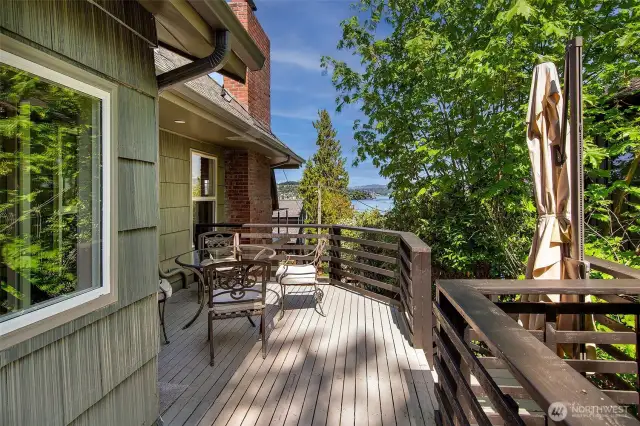 Amazing side view deck with side entry & walkway.