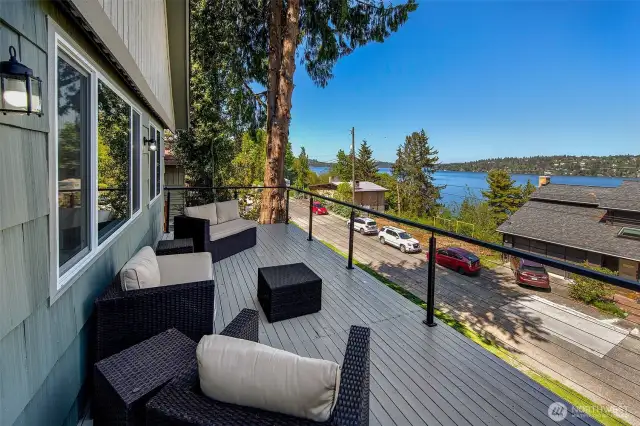 Large deck for entertainment or relaxing...