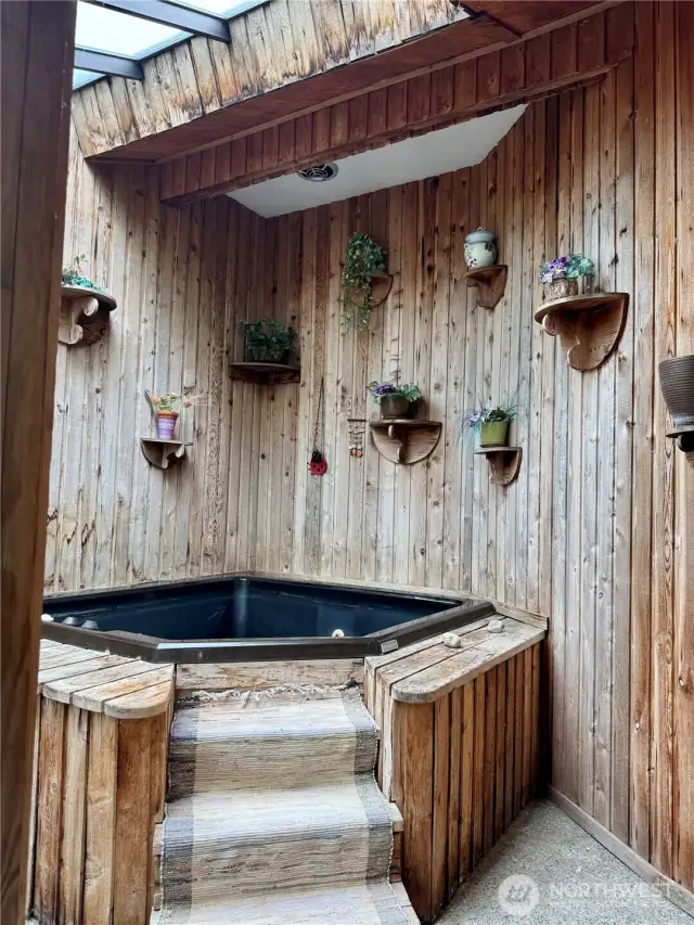 Enclosed hot tub room!
