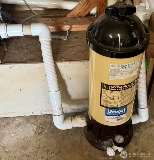 Easy access hot tub filter also located in 2 car garage!