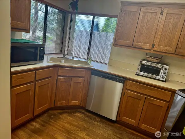 Large corner window really allows the light to flood in!  Hardwood floors too!