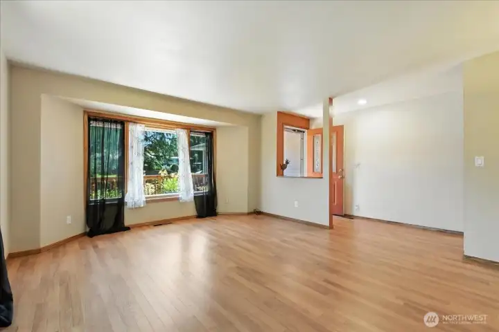 Living Room to Entry