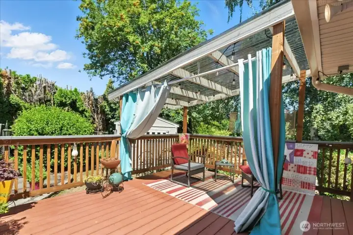 Deck to Yard