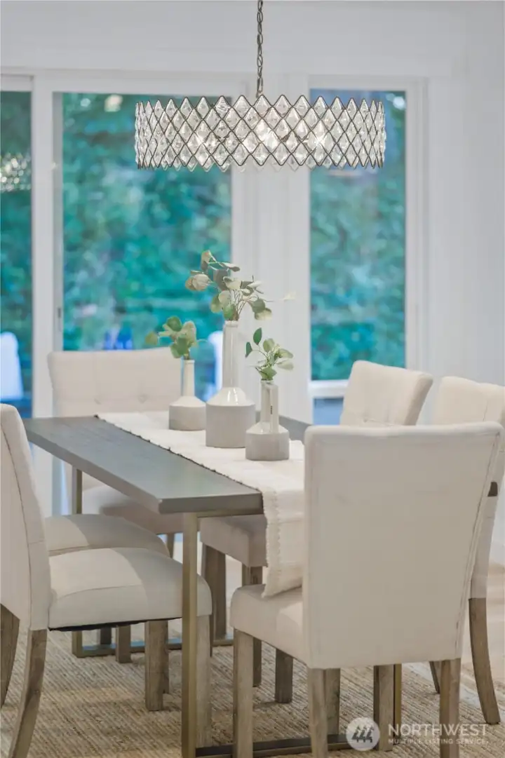 Such a beautiful light fixture.