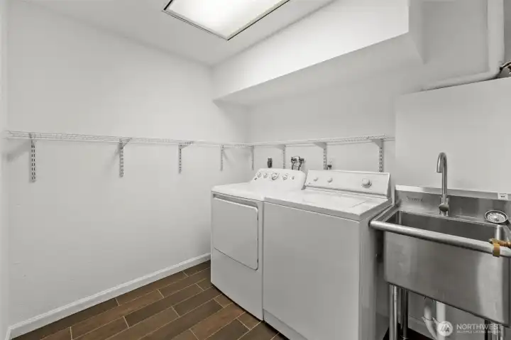 Large Laundry Room w/Stainless Steal Sink