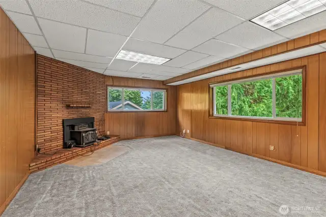 Wood Burning Fireplace (Living Room - Down Stairs)