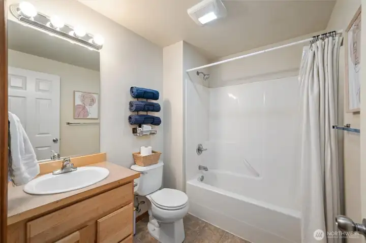Full hall bath