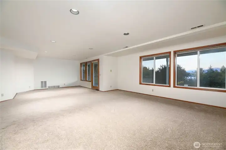 Lower floor huge rec room