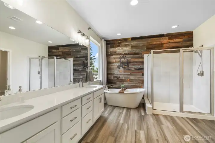 Upgraded accent wall, soaker tub