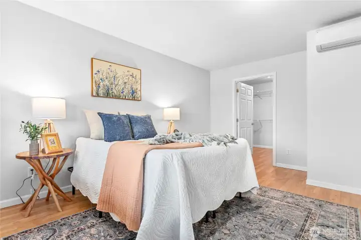 Notice HP split & large walk in closet