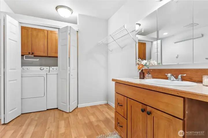 Ensuite bathroom w/shower & laundry in closet.