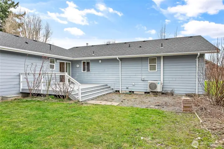 Nice large trex deck off back of home