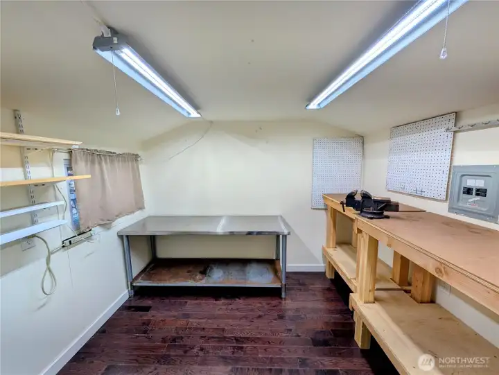 Second half of shop with electricity