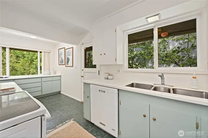 Notice the triple sink!
