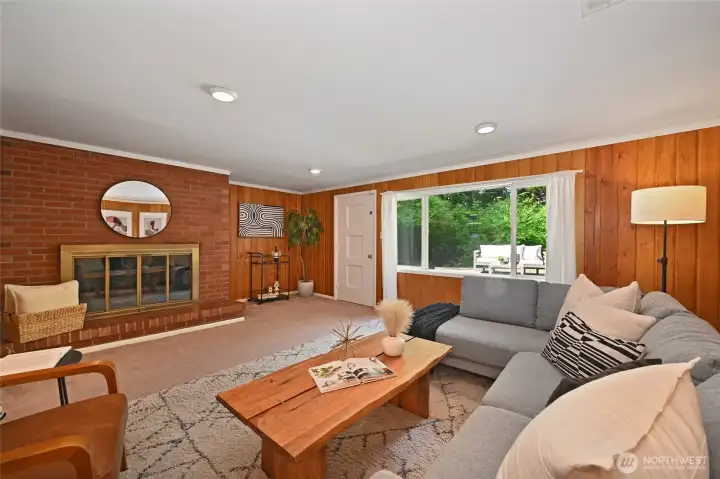 Firplace, Watch movies, lots of space to recreate.