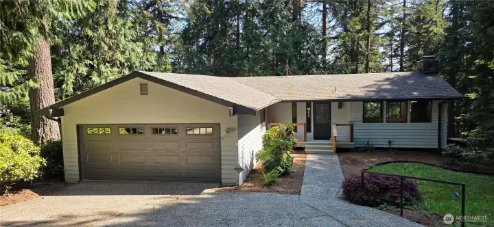 The beautiful, Classic Steel, insulated garage door with windows, built by Clopay, was installed May 5, 2026 Plus there's a new automatic garage door opener, new ceiling lighting and fresh interior garage paint.
