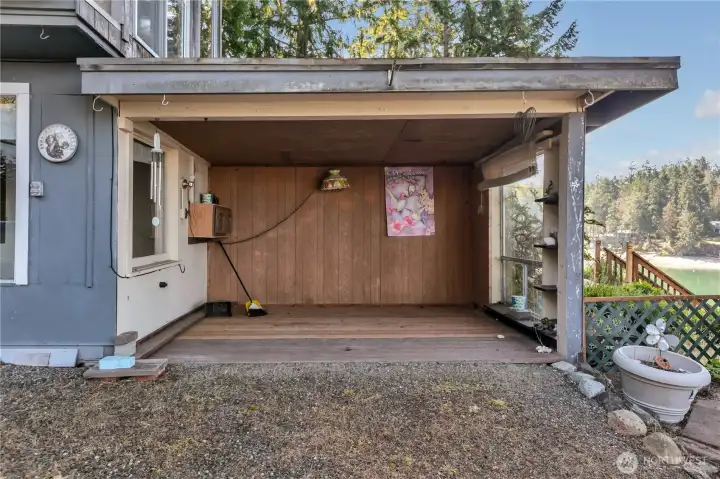 Main house outdoor covered deck space