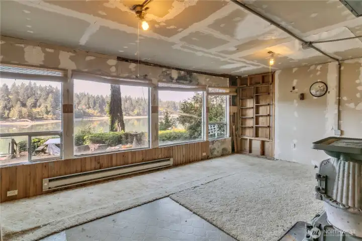 Cabin living room with Sound views